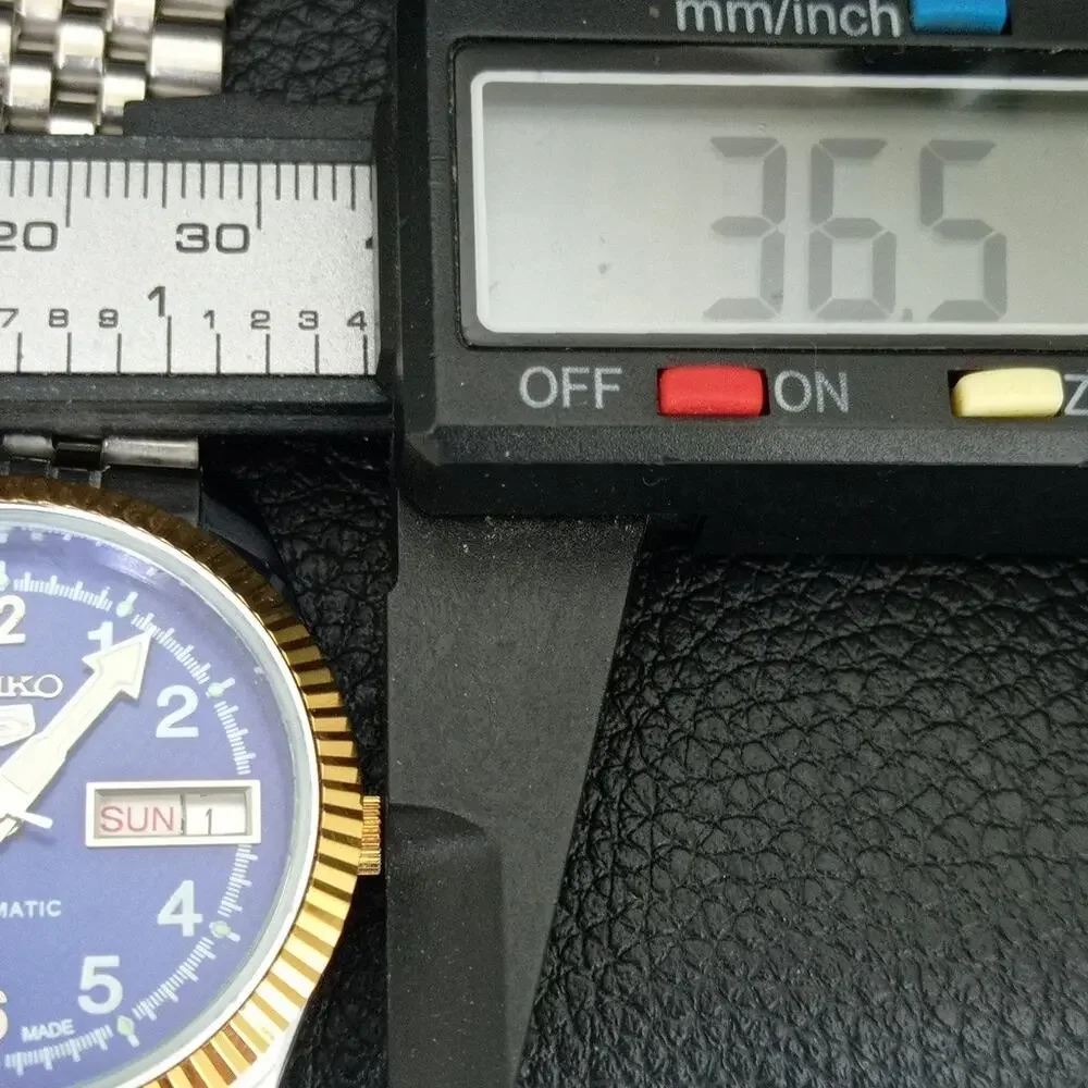 Vintage 1982 Seiko Automatic Mens Silver Watch W/daydate & Blue accents